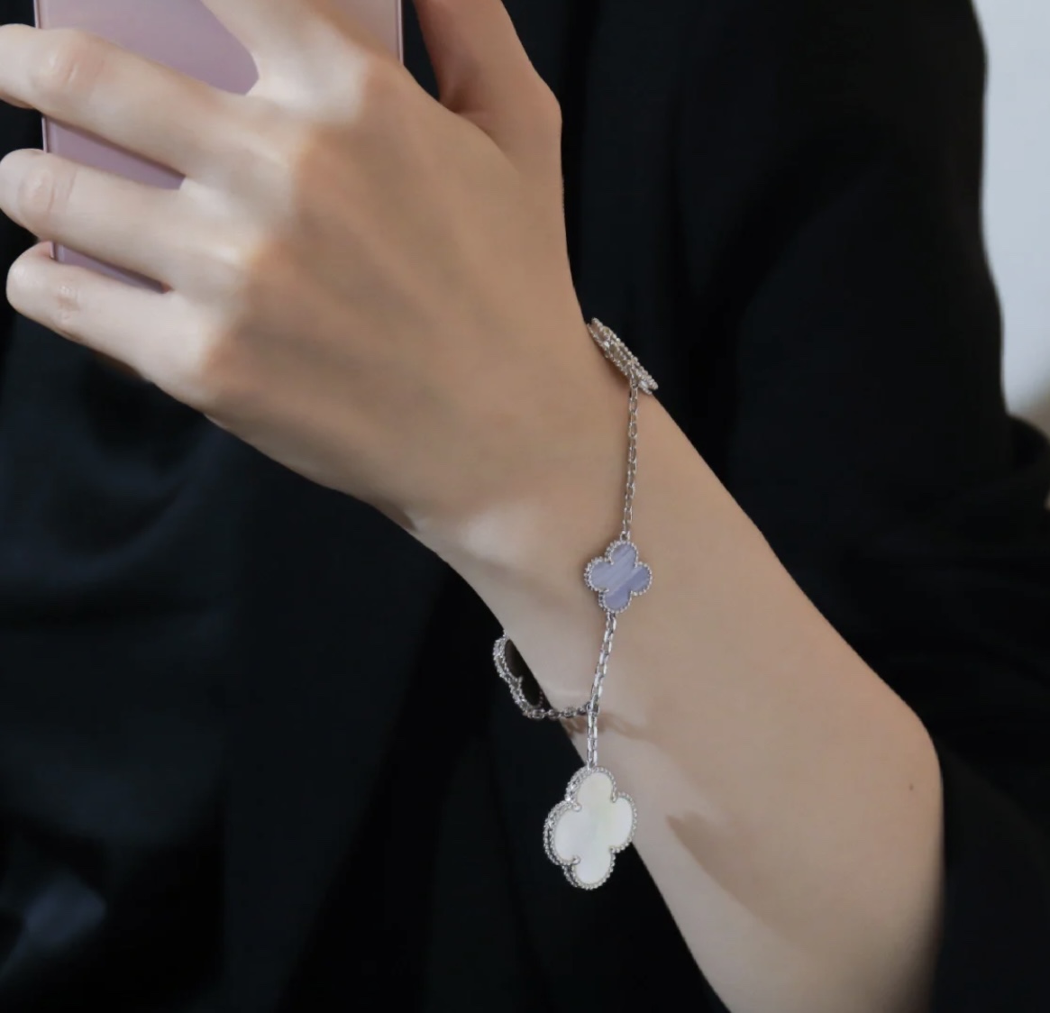 5-Leaf Clover Mother-of-Pearl Bracelet Item No.0641