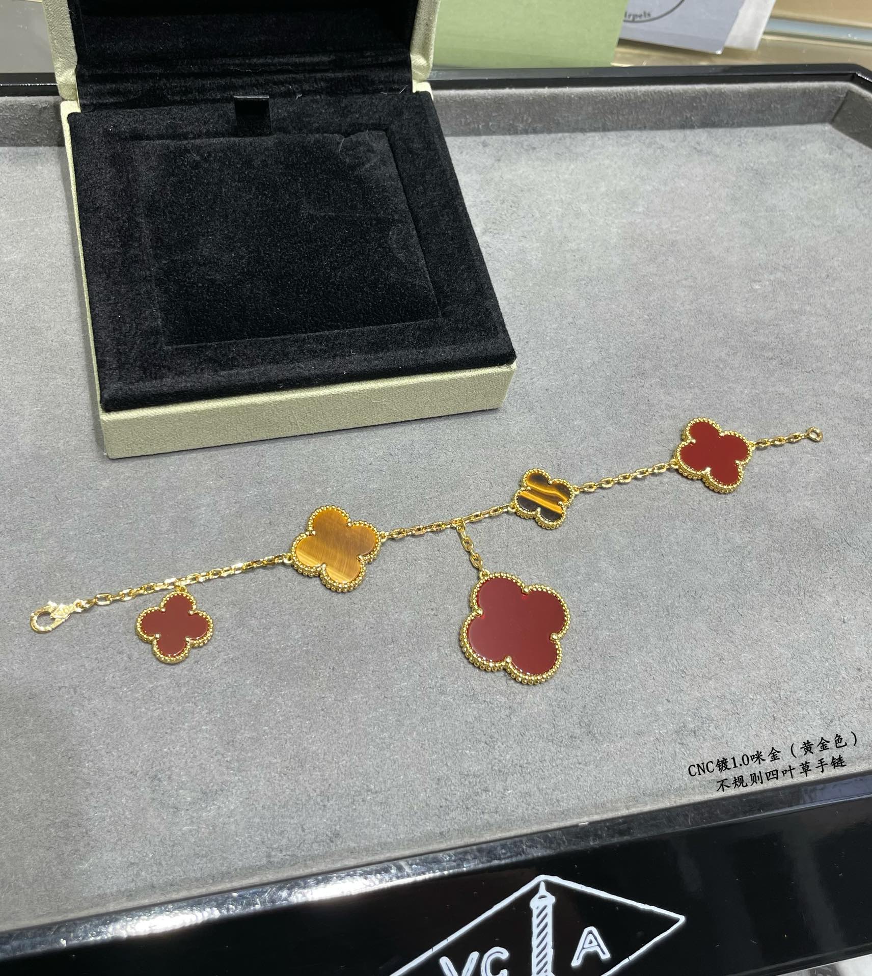 5-Leaf Clover Agate Bracelet Item No.0642