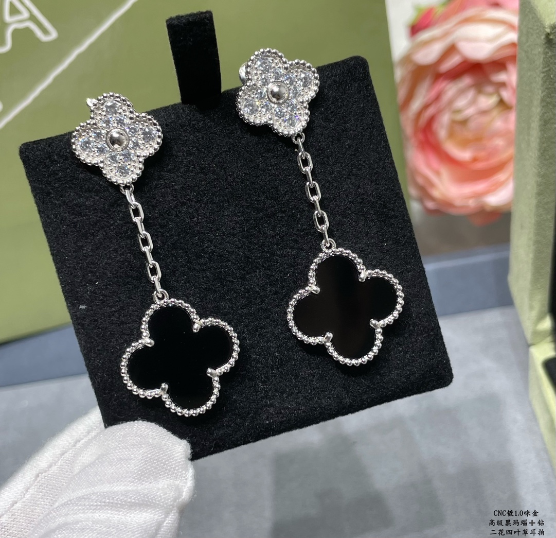 2 Four-Leaf Clover Earrings Item No.0350