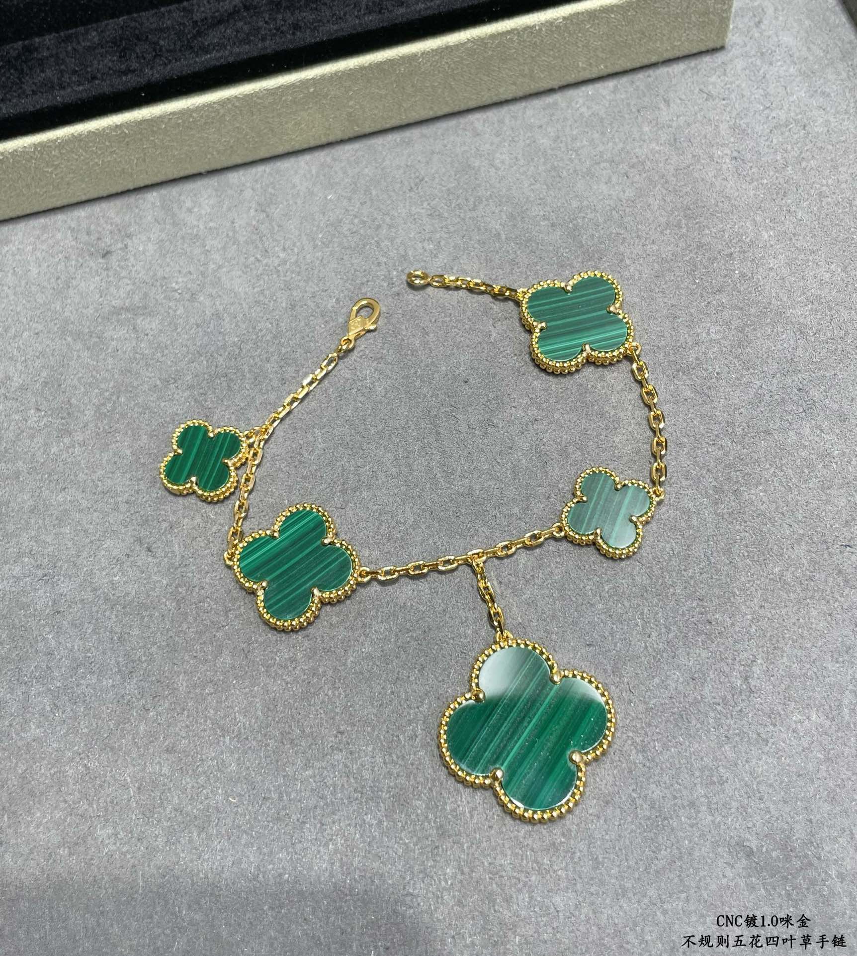 5-Leaf Clover Malachite Bracelet Item No.0640