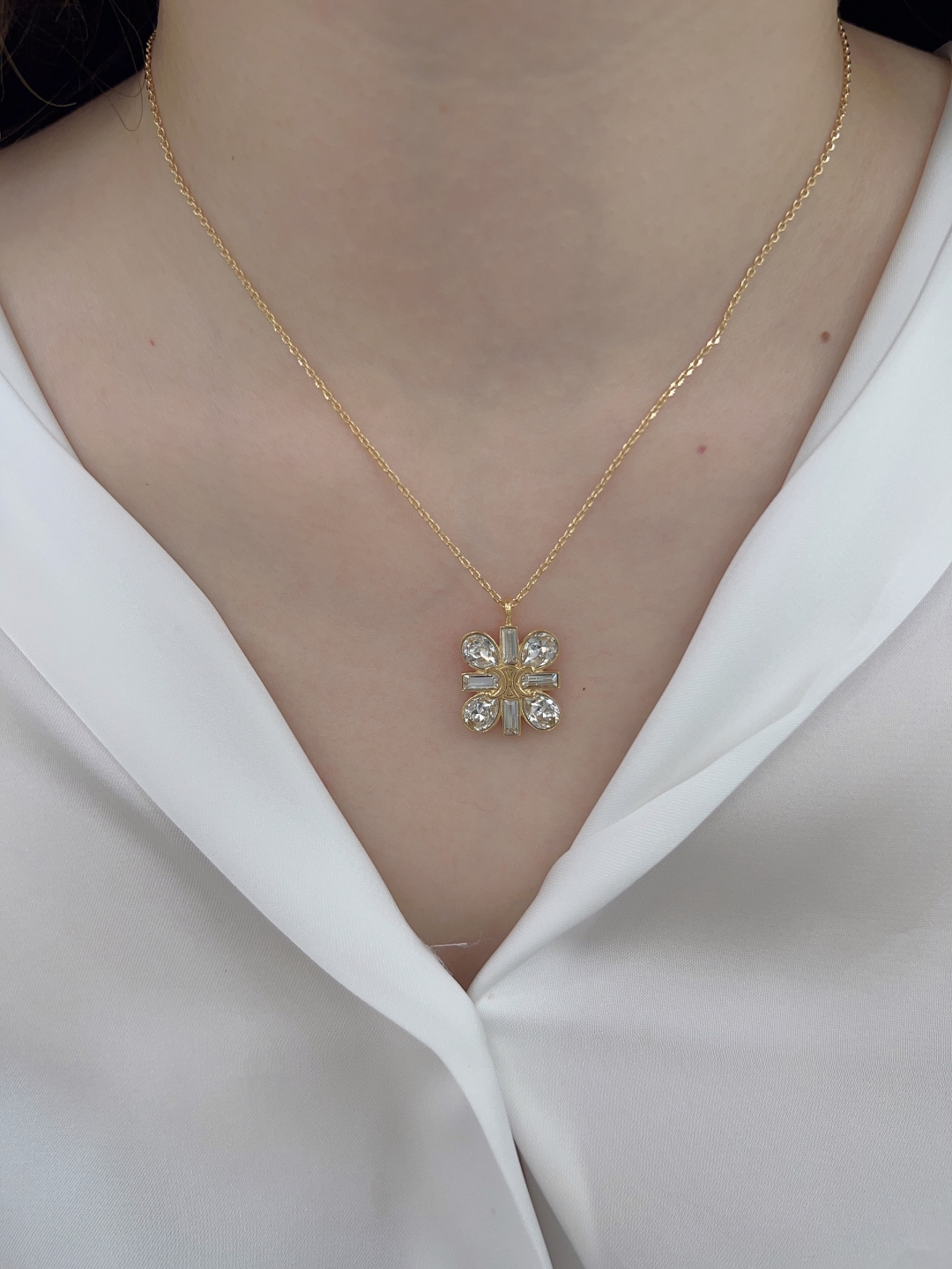 Diamond Arc de Triomphe Necklace Item No.250523