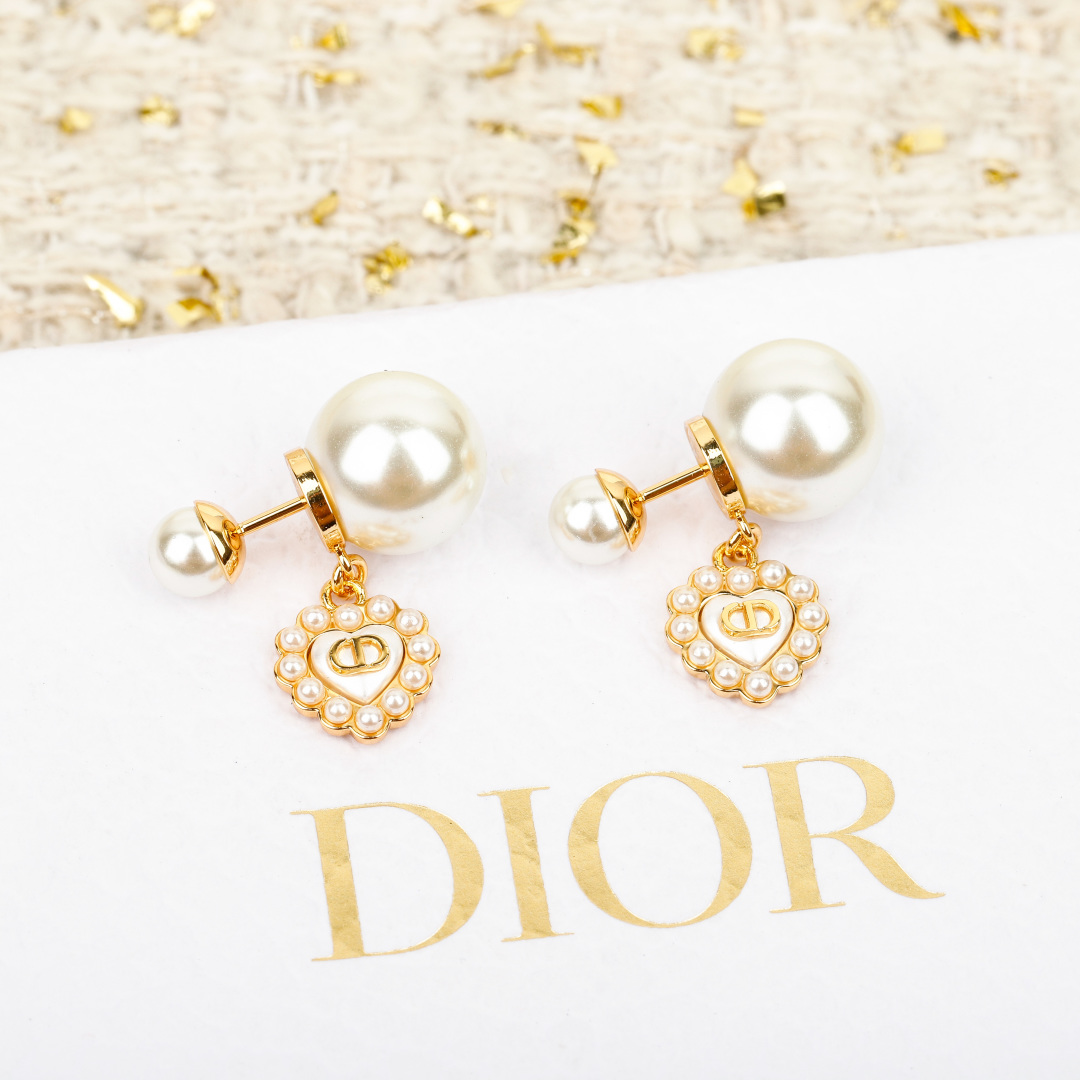 Mini Pearl Heart Earrings Item No.250367
