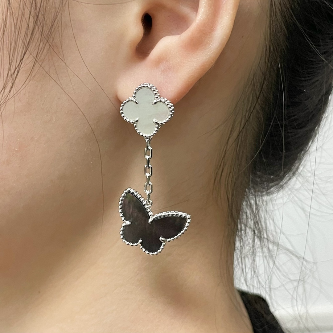 2 Four-leaf Clover Mother-of-pearl Earrings Item No.1331
