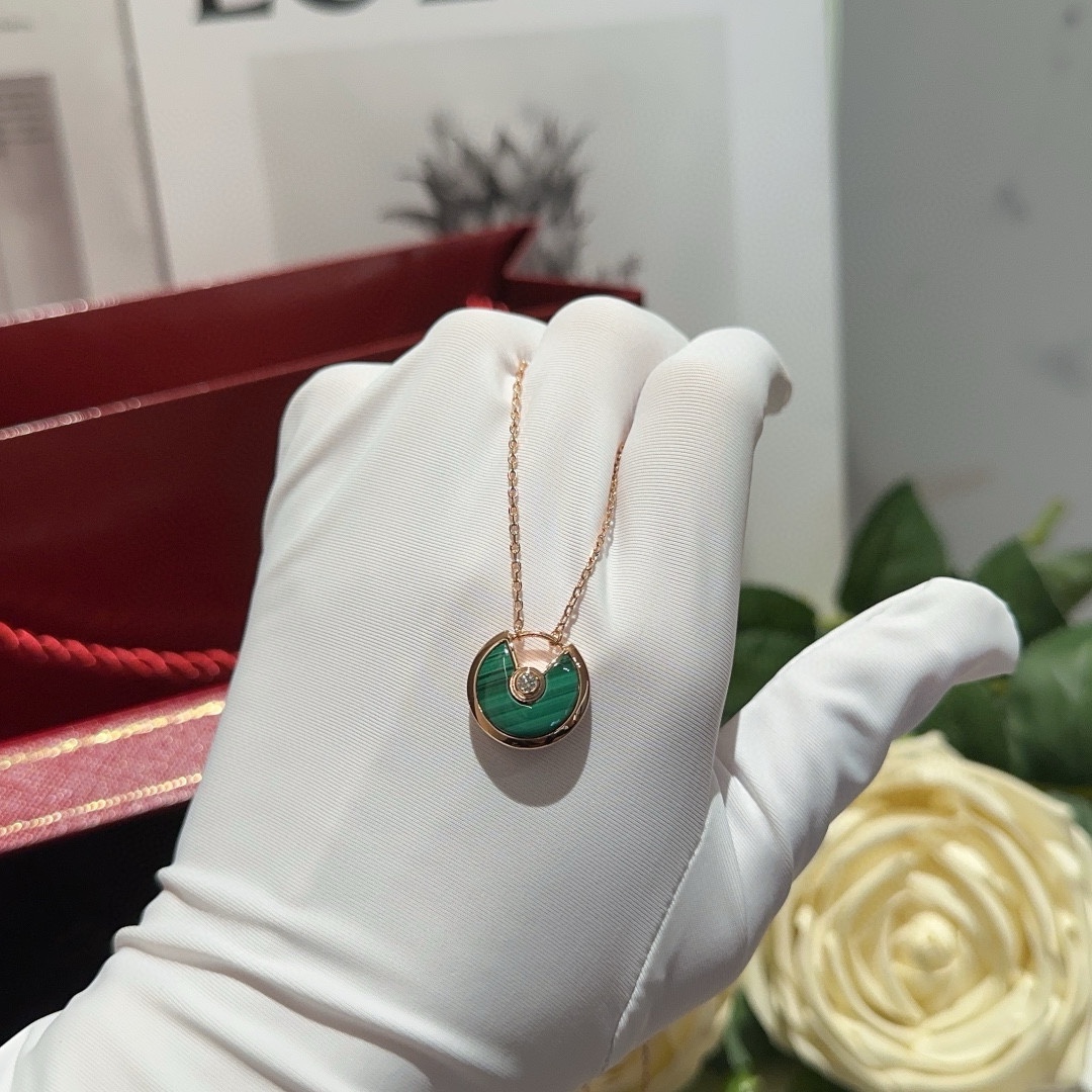 Amulette de Necklace Item No. RD035