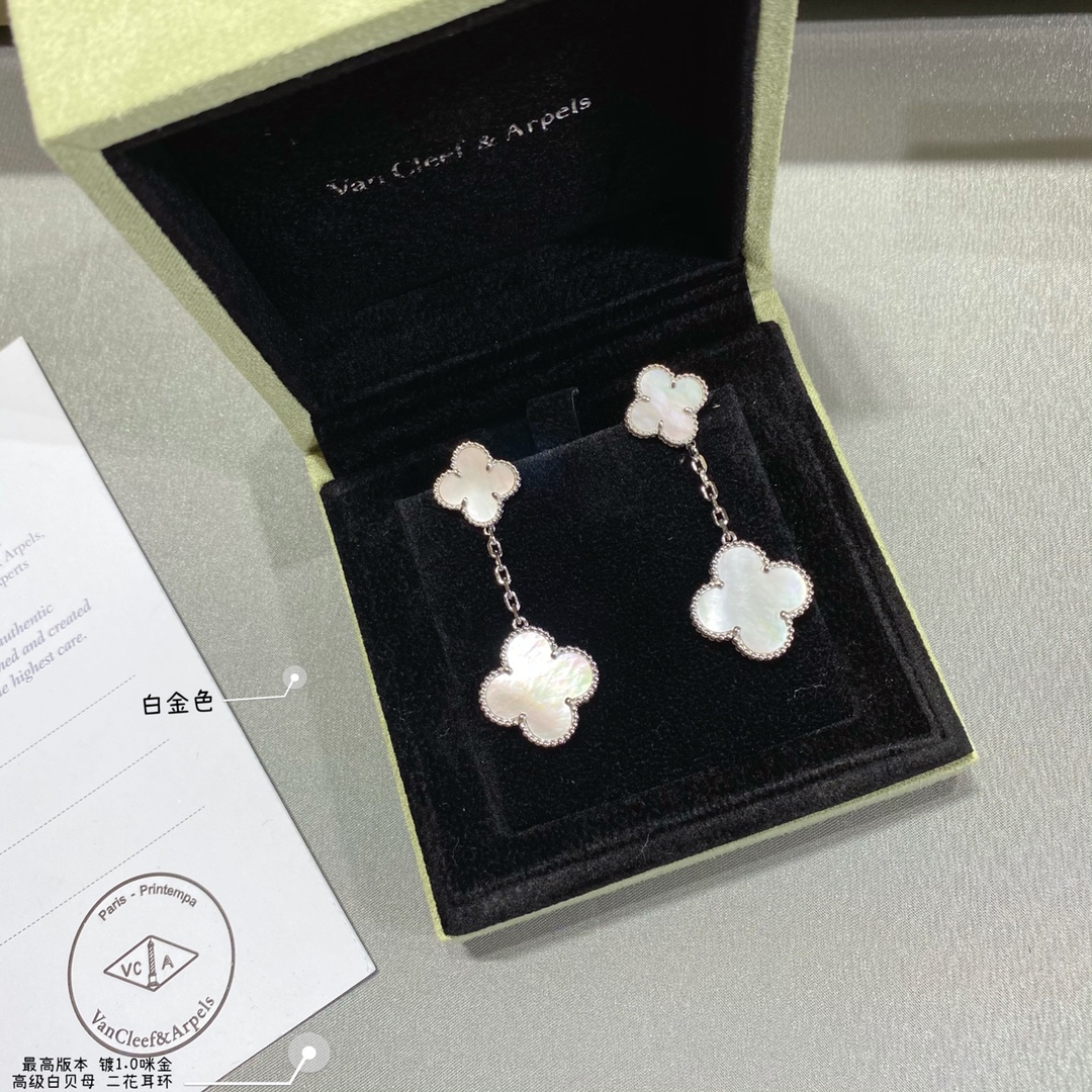 2 Four-Leaf Clover Mother-of-Pearl Earrings Item No.0370