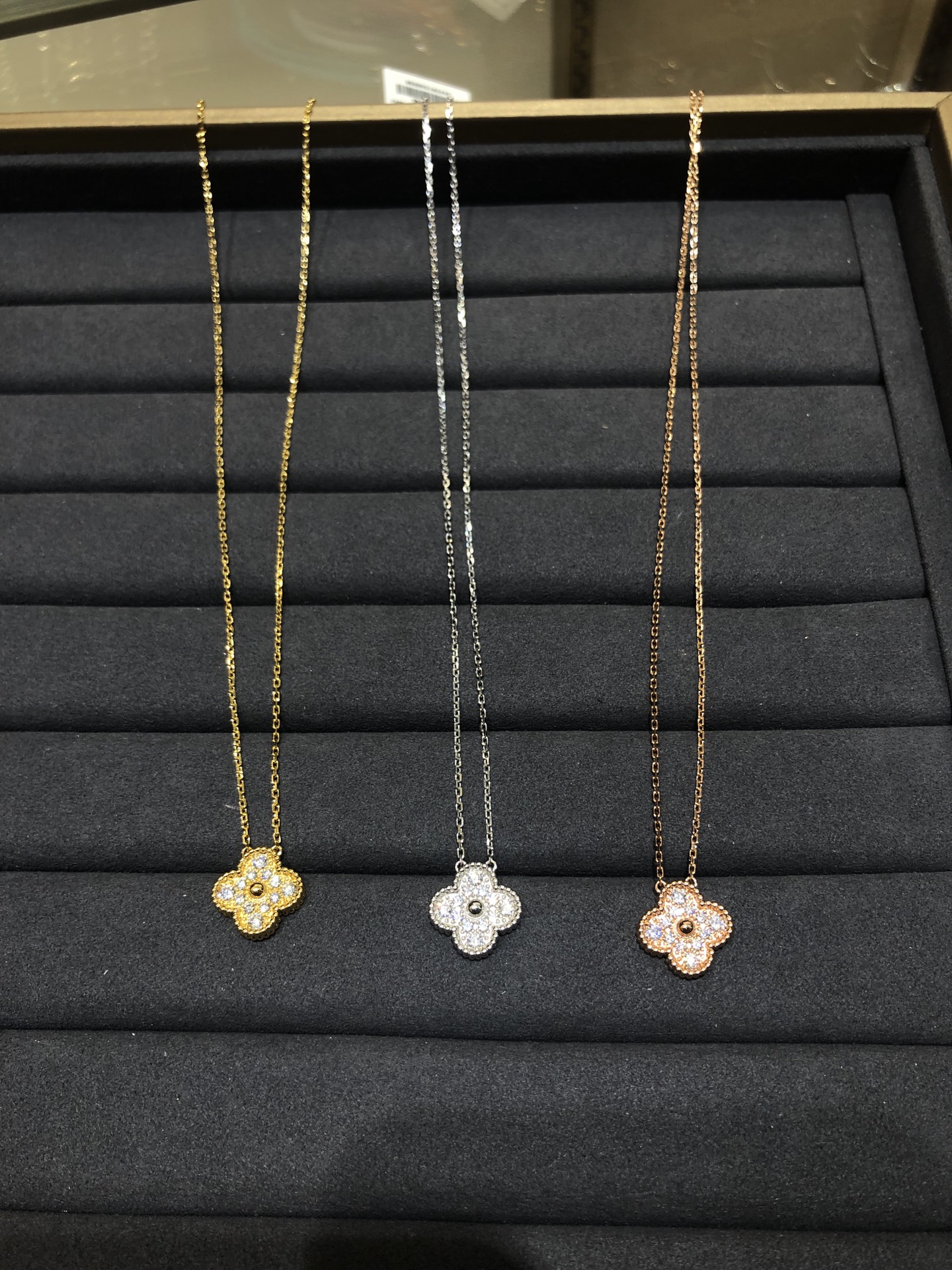 Four-leaf Clover Diamond Necklace Item No. HY480533
