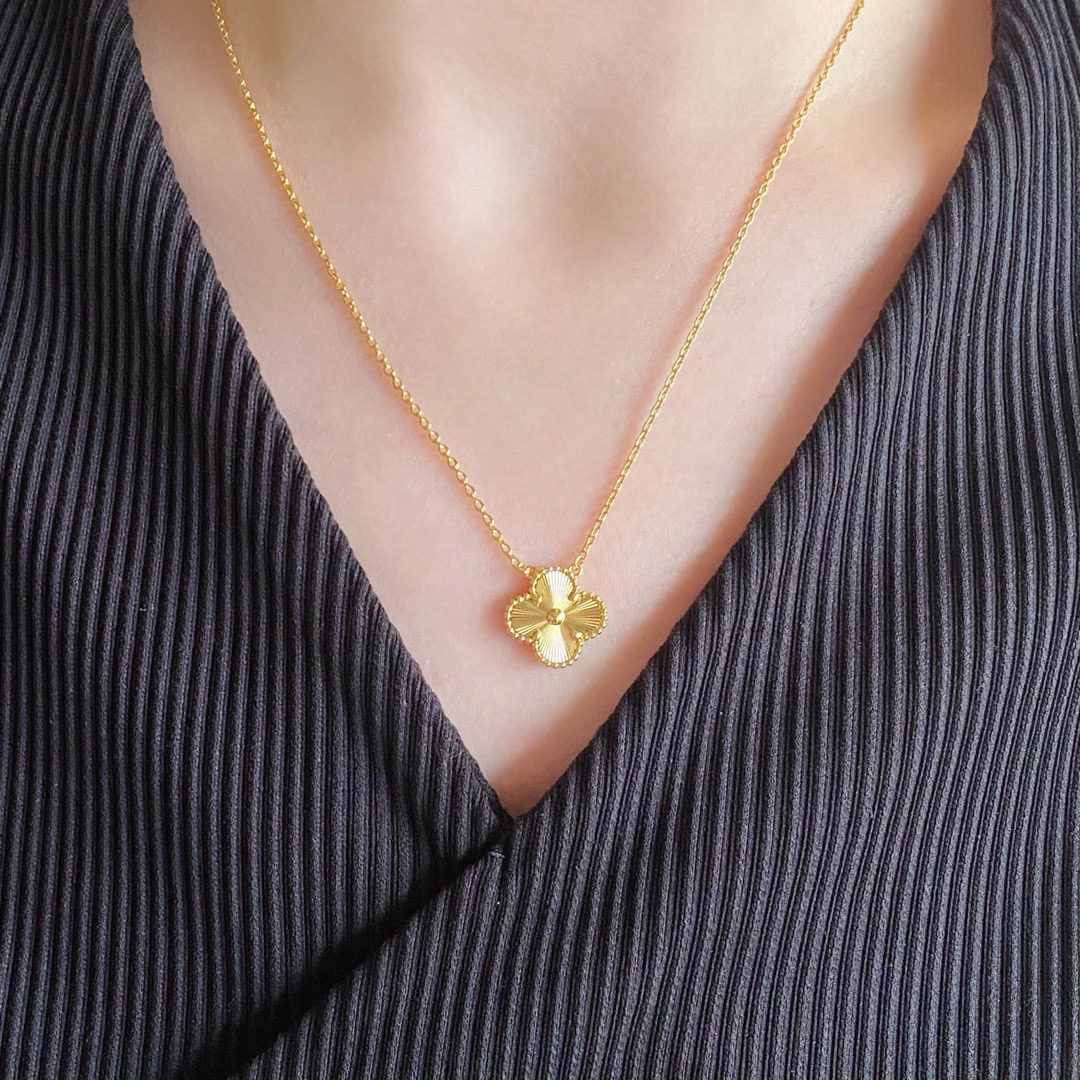 Four-leaf Clover Necklace Item No. 80220