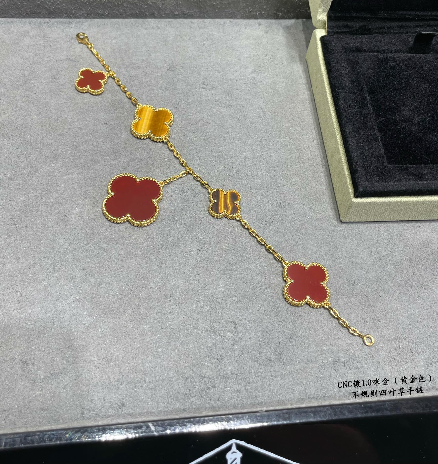 5-Leaf Clover Agate Bracelet Item No.0642