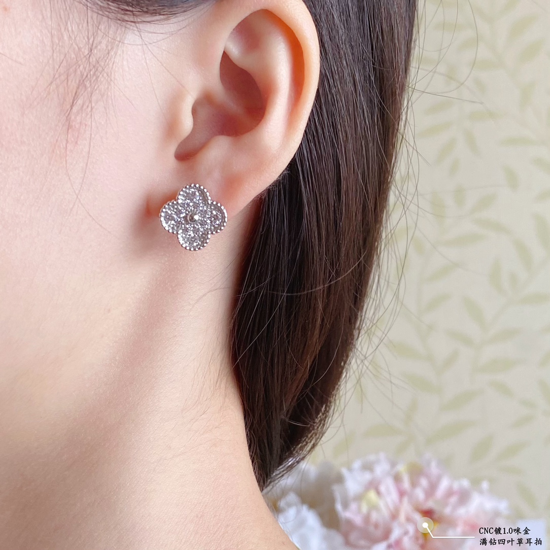 Full Diamond Four-Leaf Clover Earrings Item No. 40212