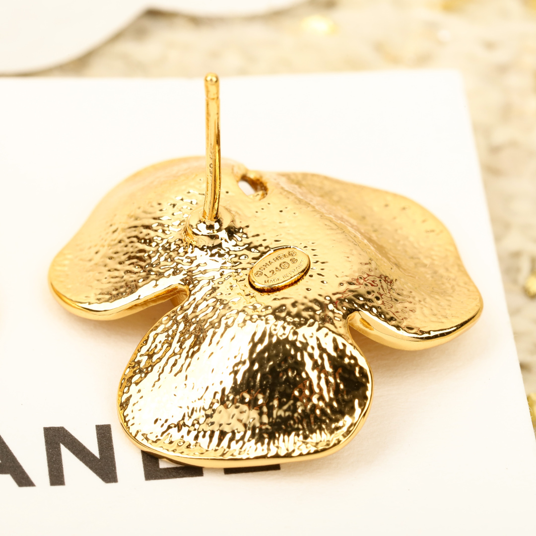 Camellia Earrings Item No.210578
