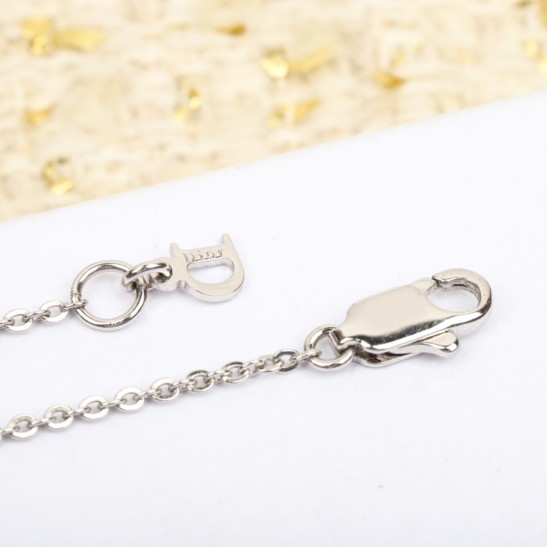 D Small Flower Necklace Item No.207845