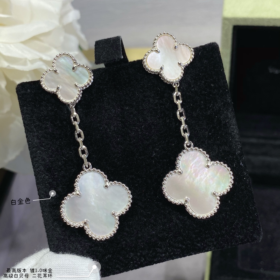 2 Four-Leaf Clover Mother-of-Pearl Earrings Item No.0370