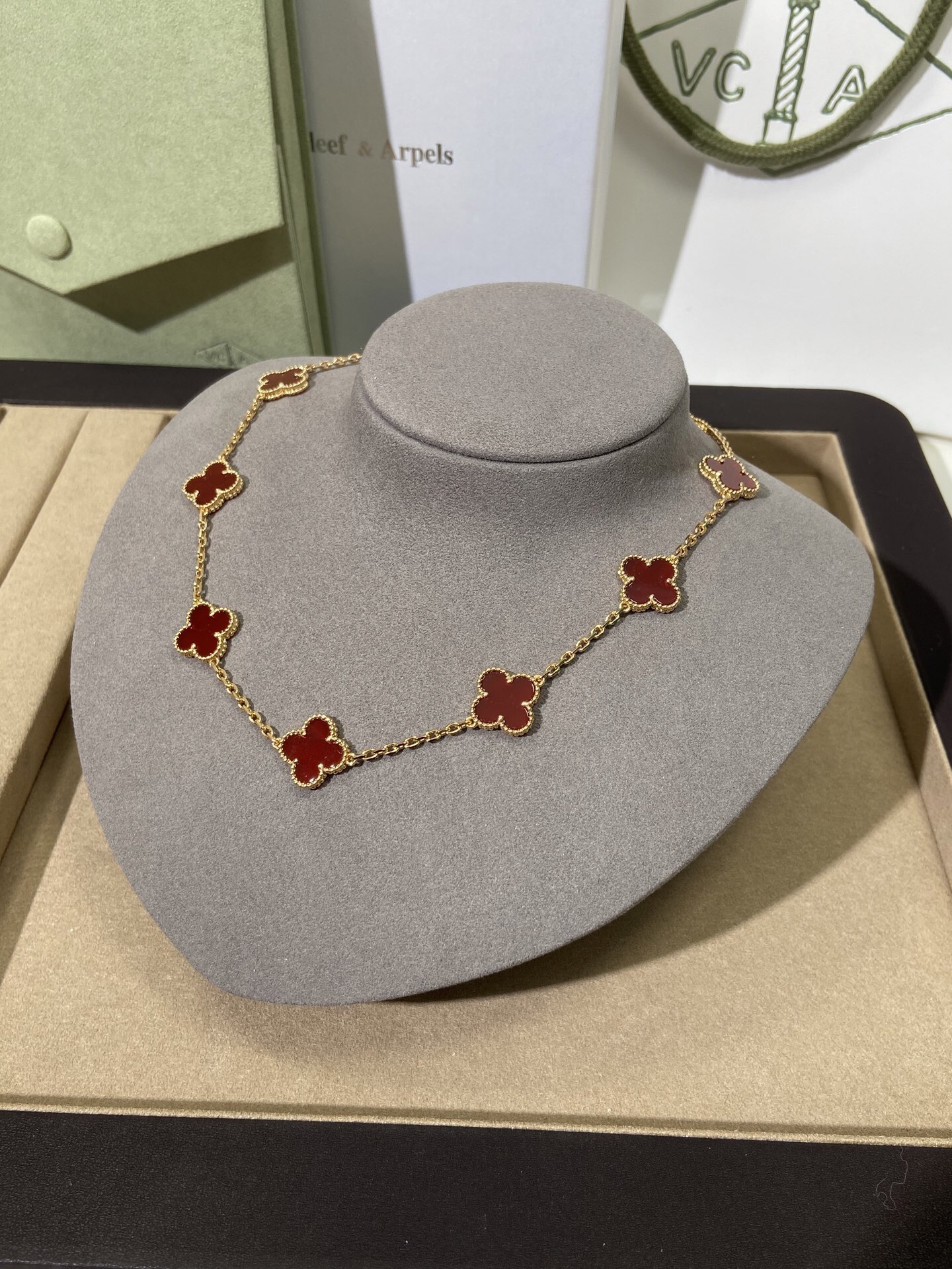 10 Four-Leaf Clover Necklace Item No. B1041