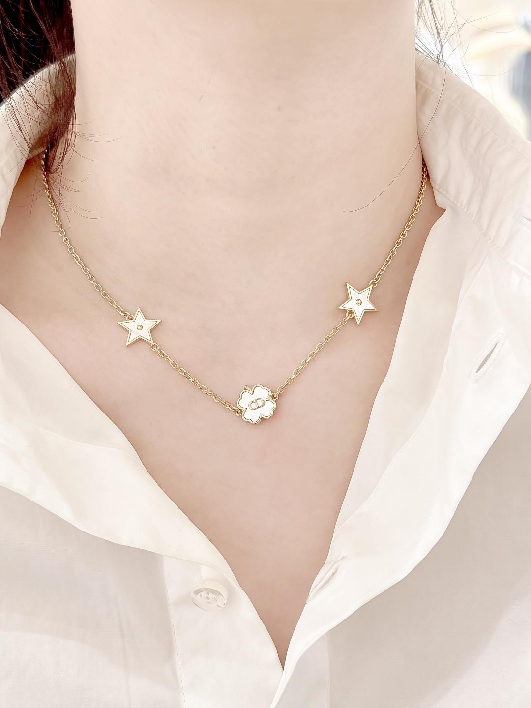 Mother-of-pearl Star Necklace Item No.250397