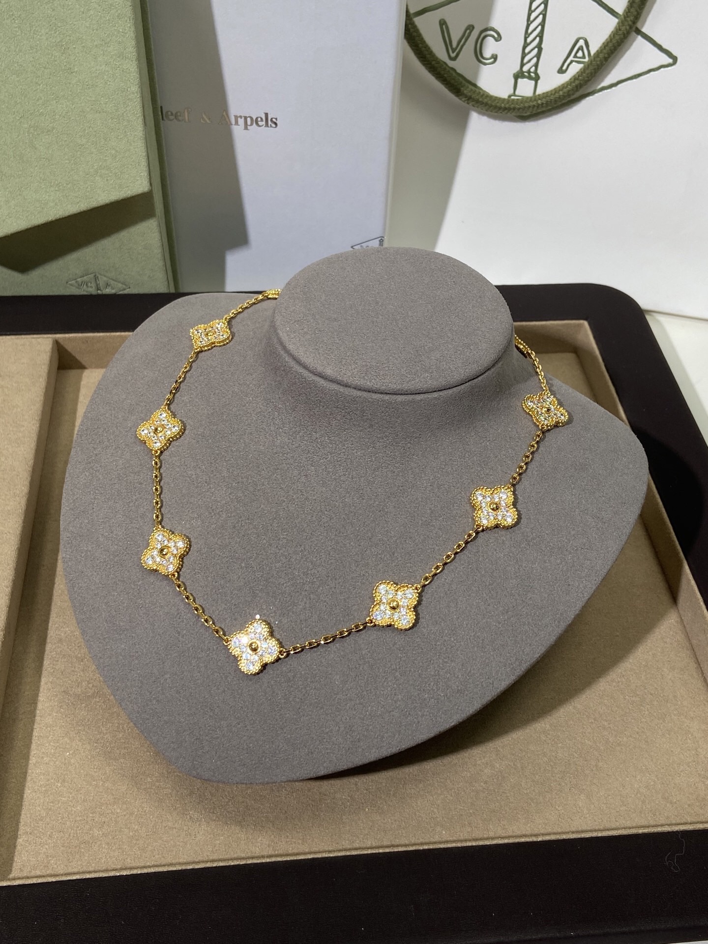 10 Four-Leaf Clover Necklace Item No. B1042