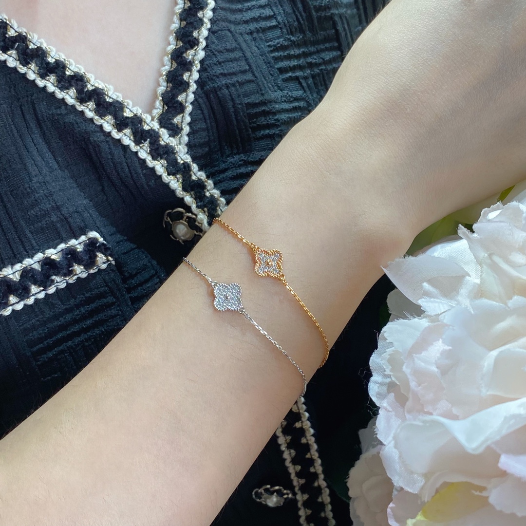 1 Four-Leaf Clover Full Diamond Bracelet Item No. 5140160