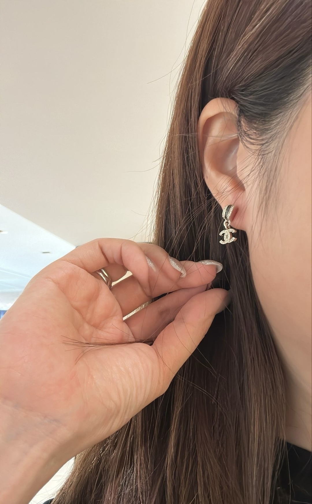 25B Black Epoxy Double C Earrings Item No.250498