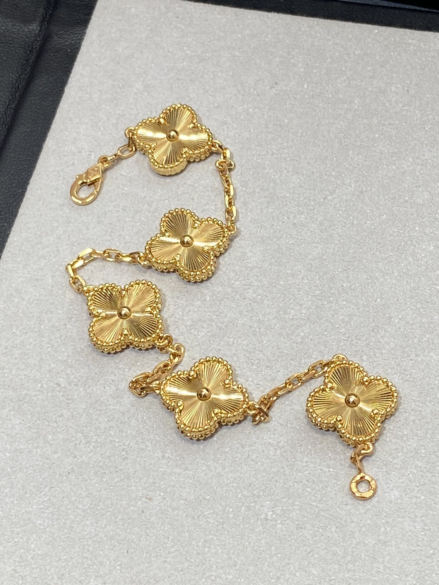 5 Four-Leaf Clover Bracelet Item No. 053120