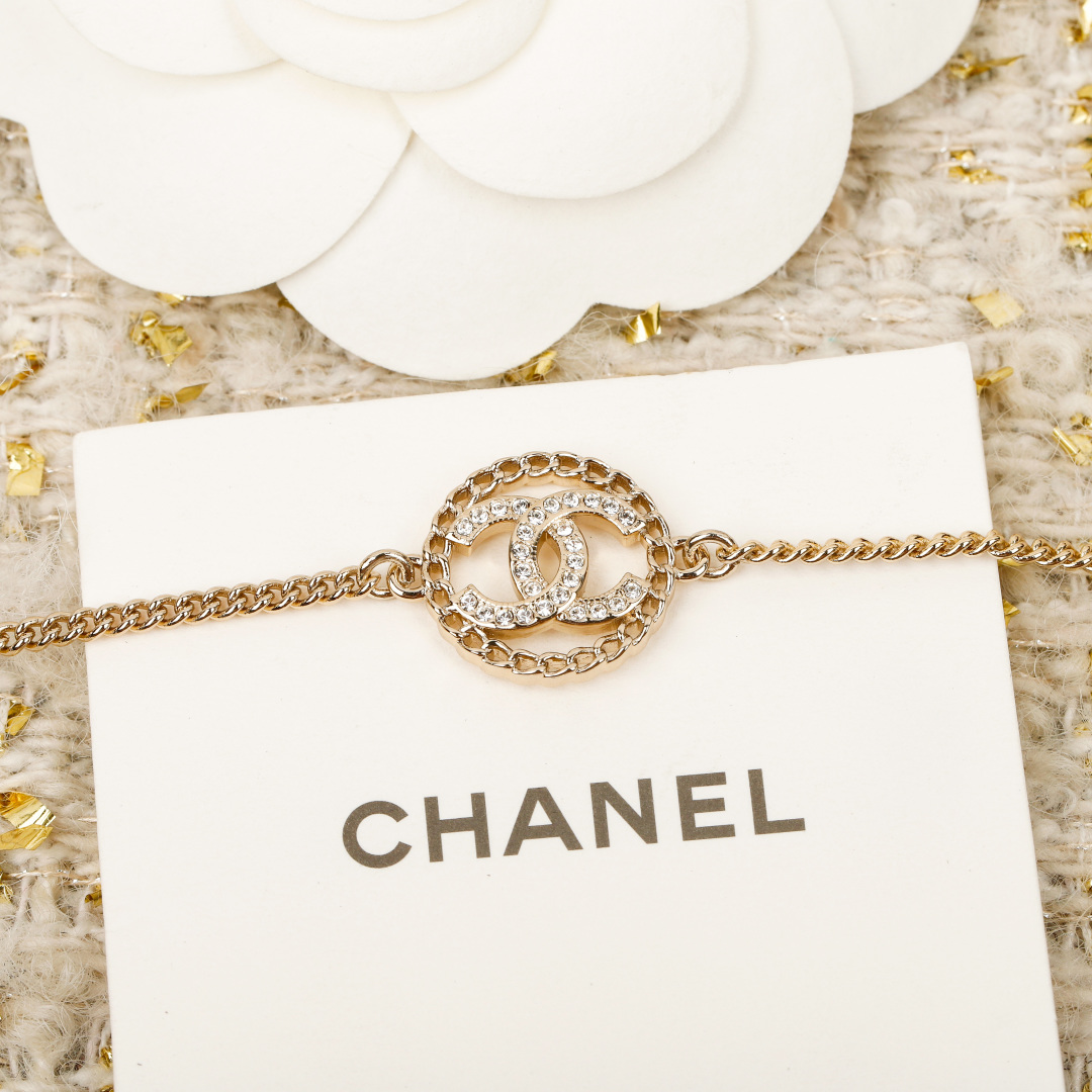 Round Hollow Double C Bracelet Item No.250463