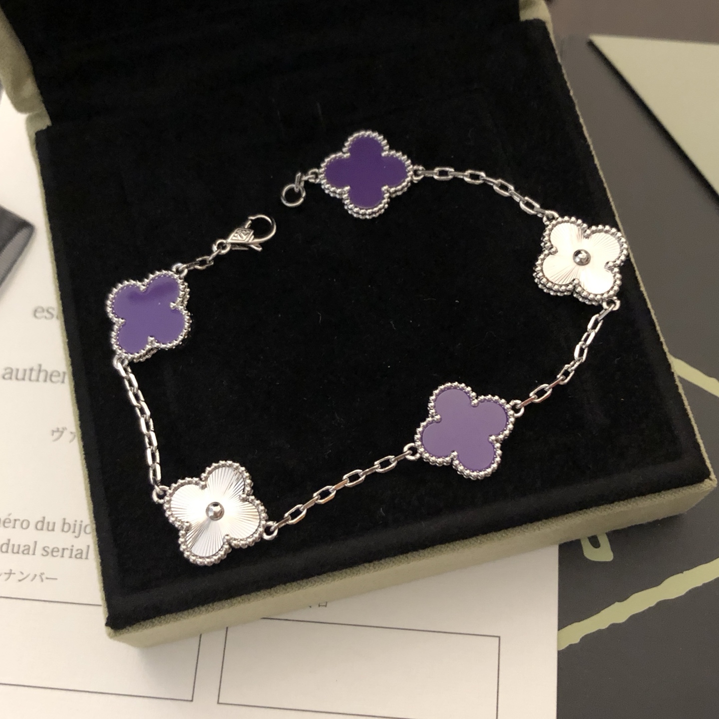 Four-leaf Clover Agate Bracelet Item No. 14140