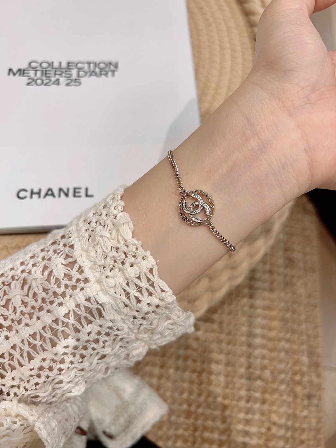 Round Hollow Double C Bracelet Item No.250463