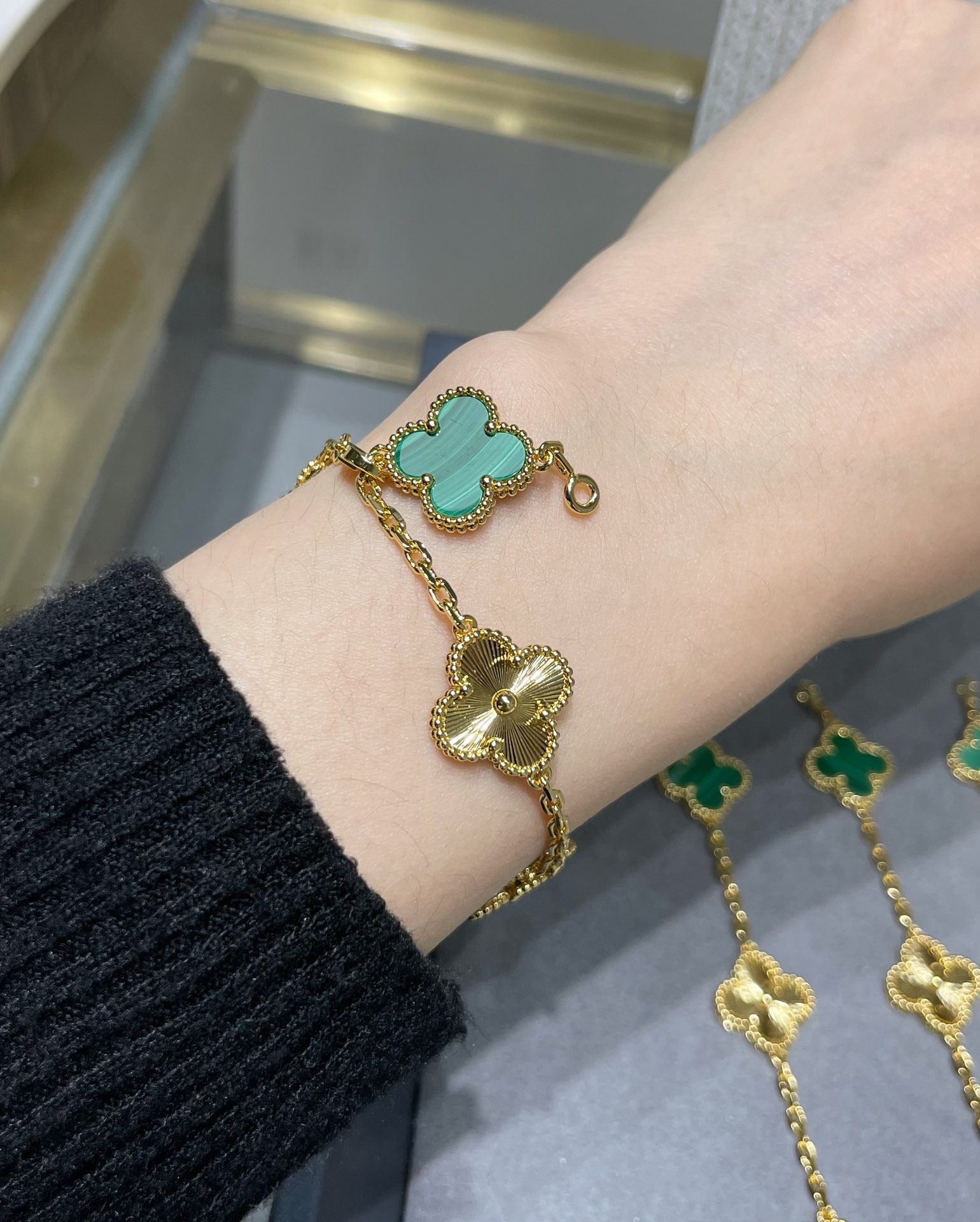 5-Pearl Four-Leaf Malachite Bracelet Item No.0440