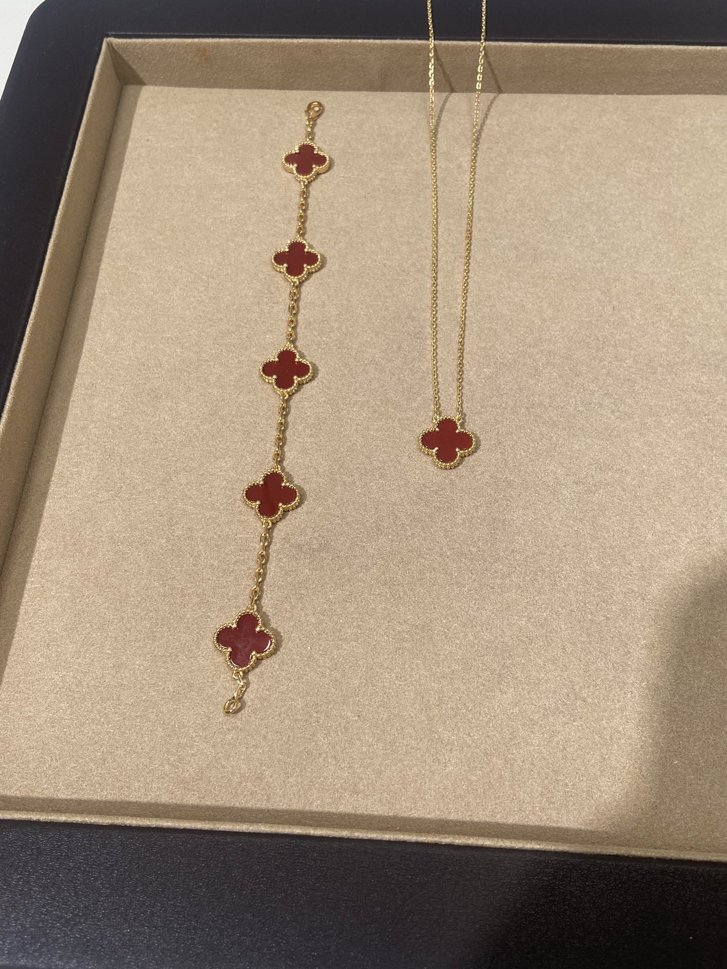 5-piece Four-leaf Alhambra bracelet Item No.RD355