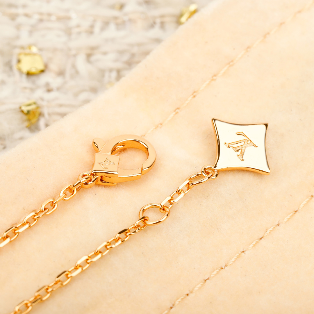 Shell Diamond Necklace Item No.250434