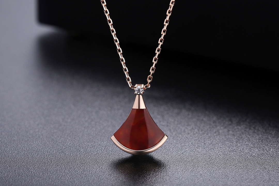 Fan-Shaped Necklace Item No. 380580