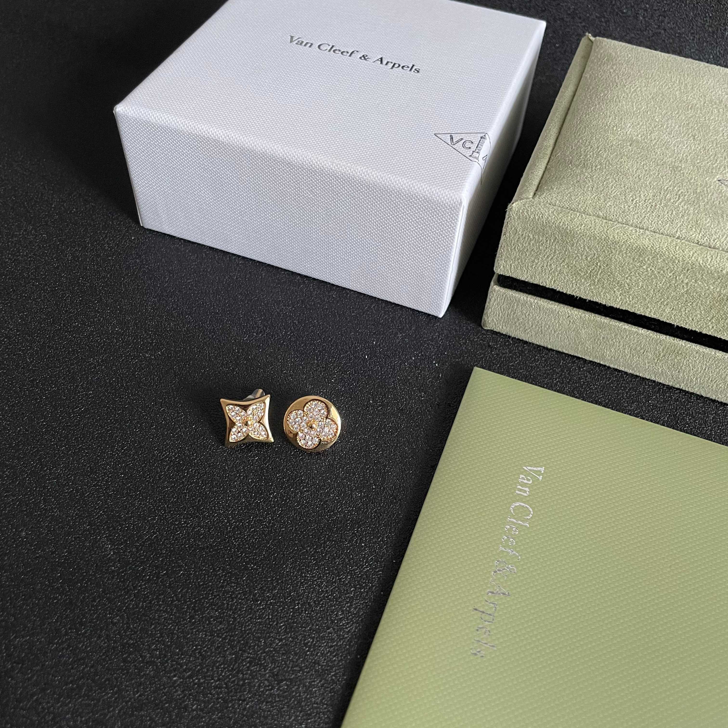 Four-leaf Clover Diamond Earrings Item No. 51405