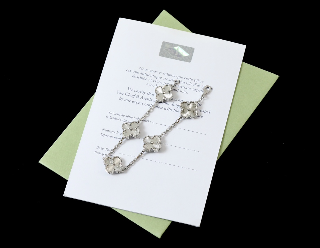 5 Four-Leaf Clover Bracelet Item No. 053122