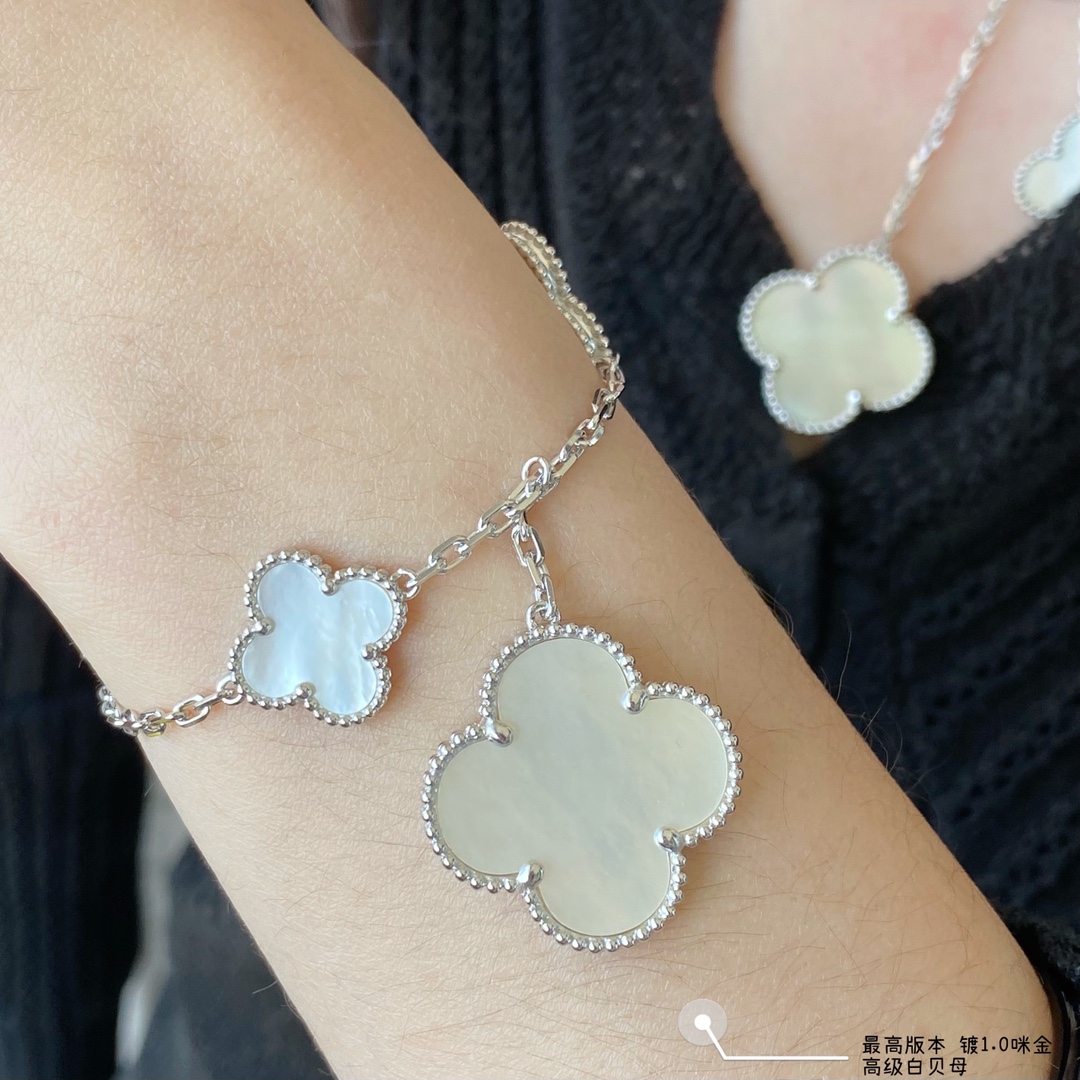 5-Leaf Clover Mother-of-pearl Bracelet Item No.0643