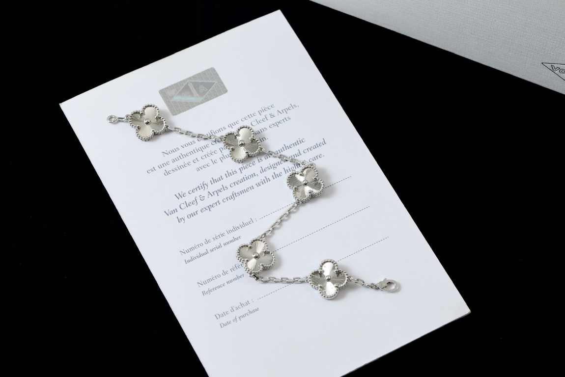 5 Four-Leaf Clover Bracelet Item No. 053122