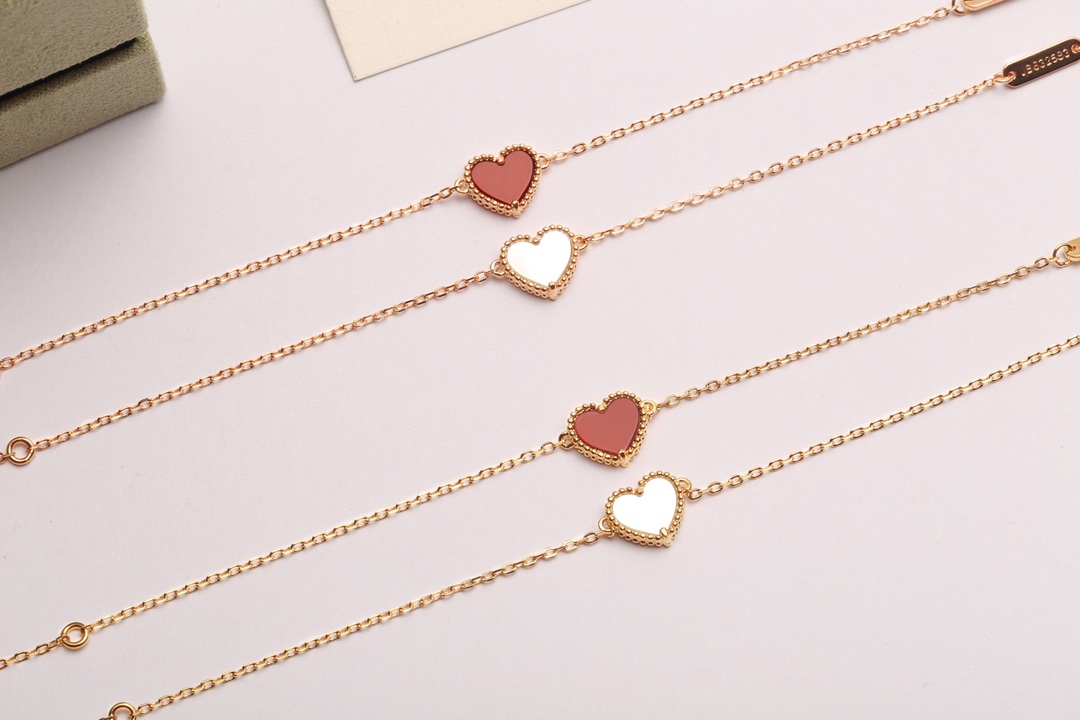 Mini Heart Bracelet Item No.380580