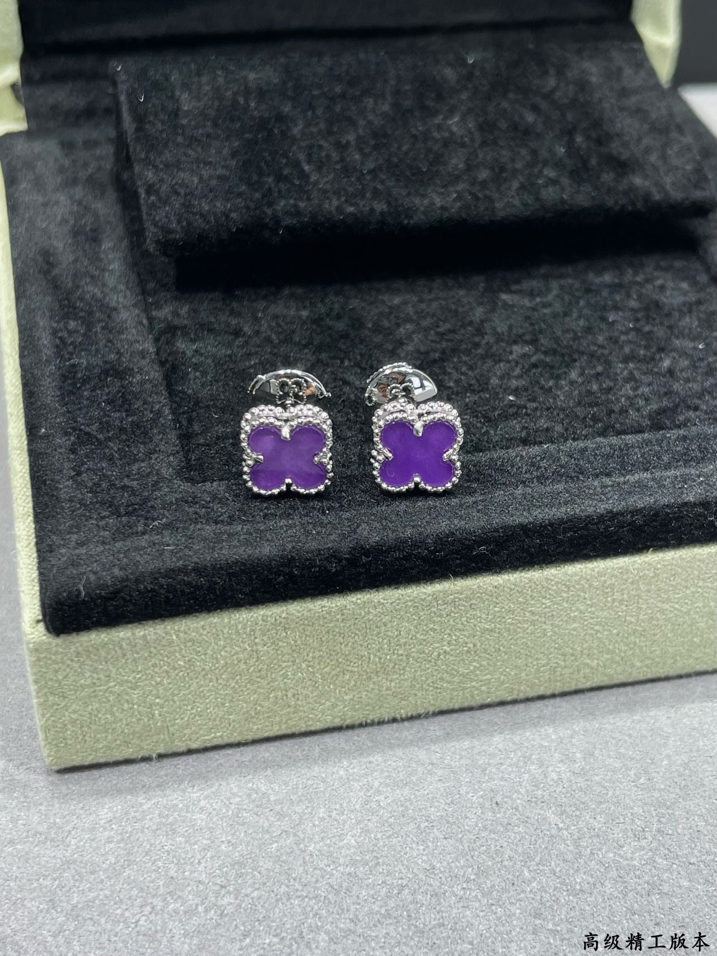 Four-leaf Clover Agate Earrings Item No.40210