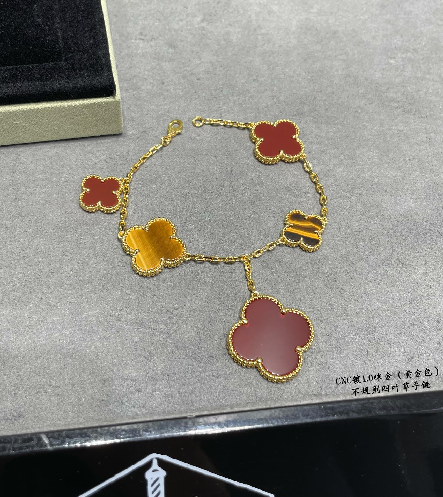 5-Leaf Clover Agate Bracelet Item No.0642