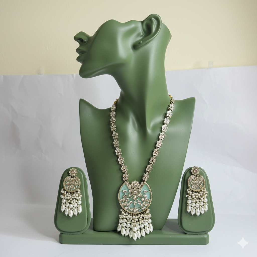 Elegant Pearl and Gold Necklace Set