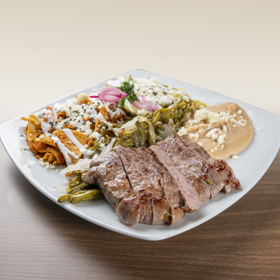 CHILAQUILES CON ARRACHERA 