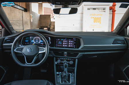 Jetta LXV 2024 blanco 