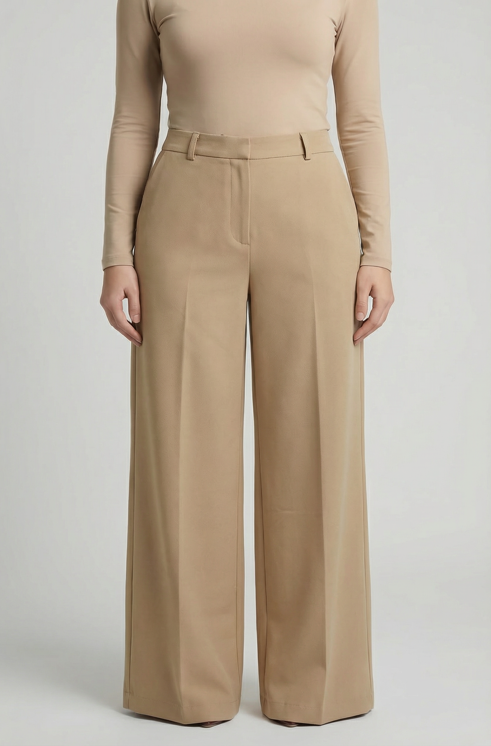 بنطلون حريمي بقصة "وايد ليج" (Wide Leg)