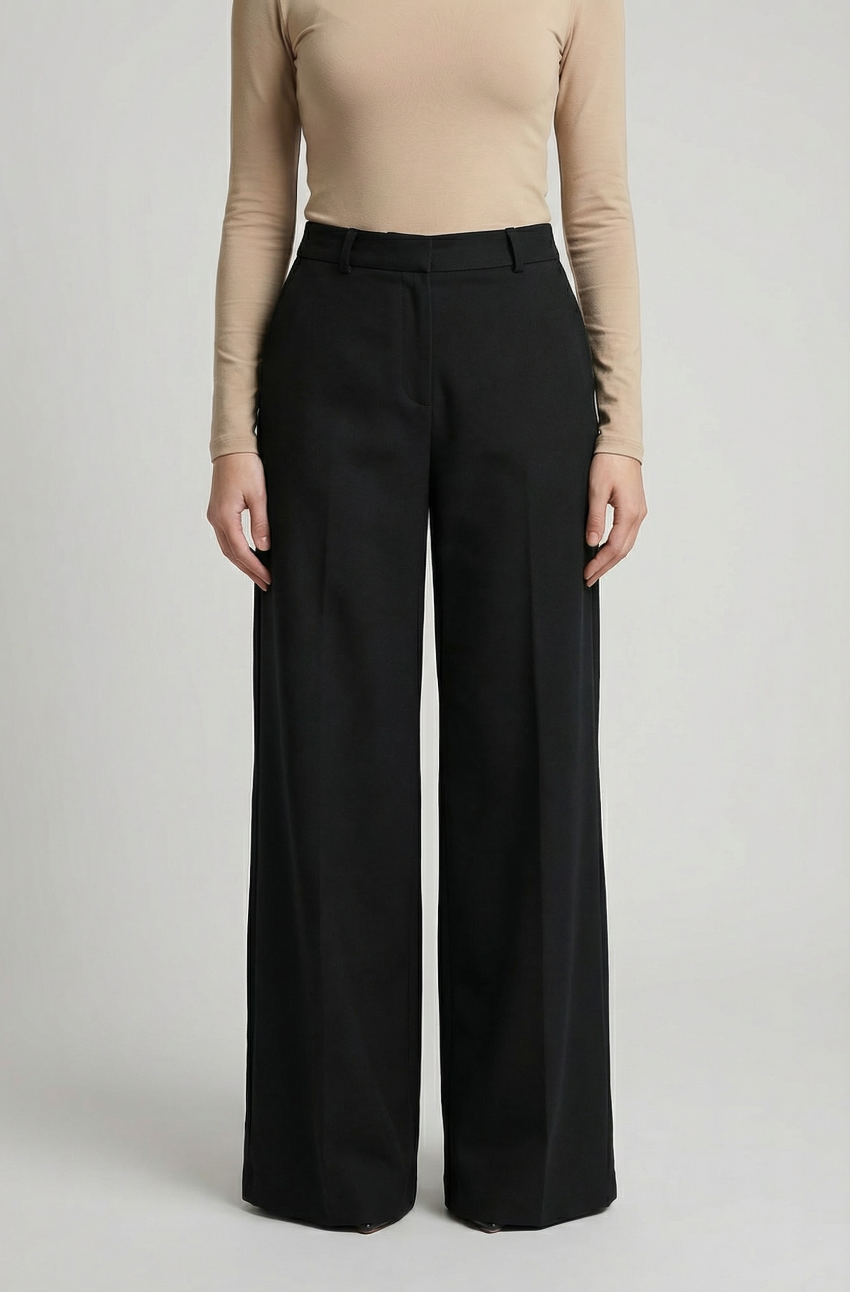 بنطلون حريمي بقصة "وايد ليج" (Wide Leg)