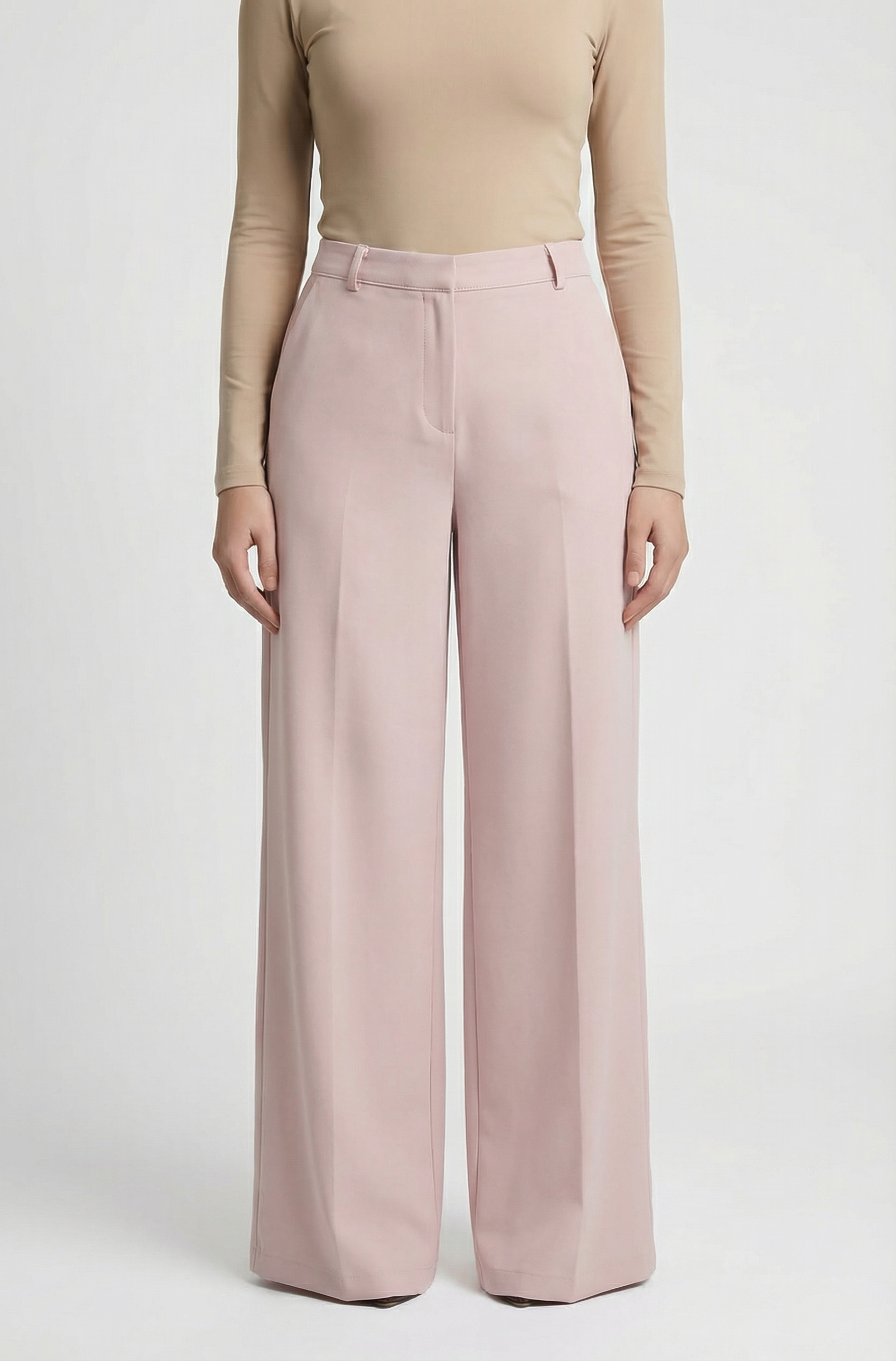 بنطلون حريمي بقصة "وايد ليج" (Wide Leg)