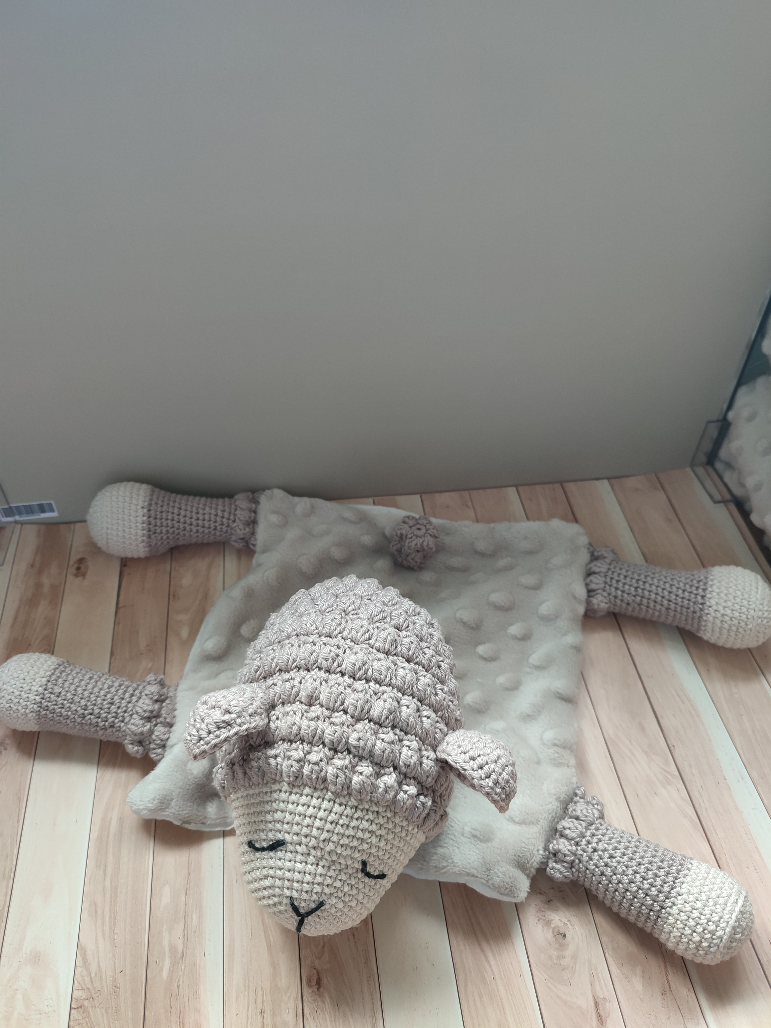 Doudou agneau pour bébé tissu tout doux et crochet