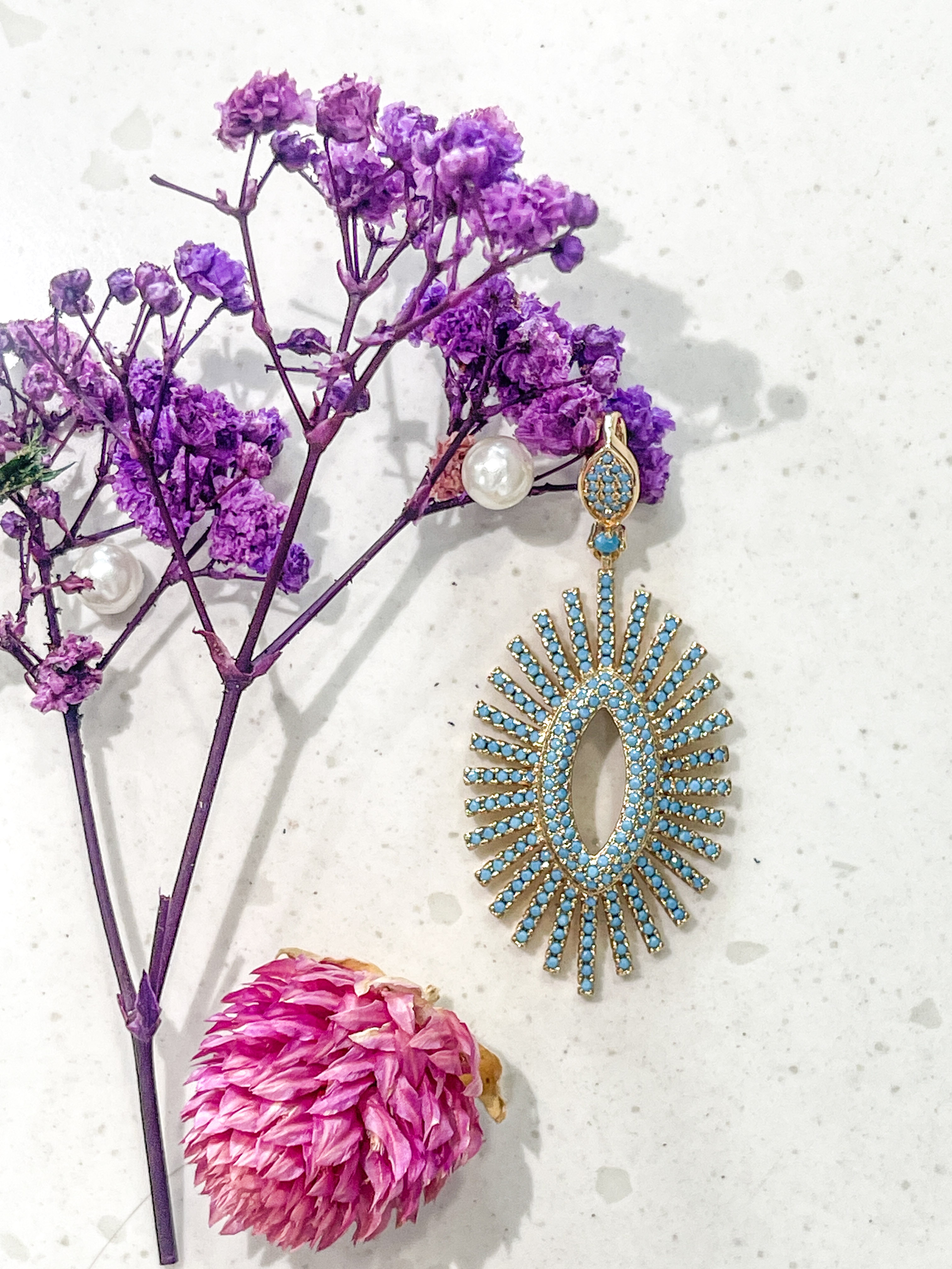 Elegant Sunburst Pendant with Earrings