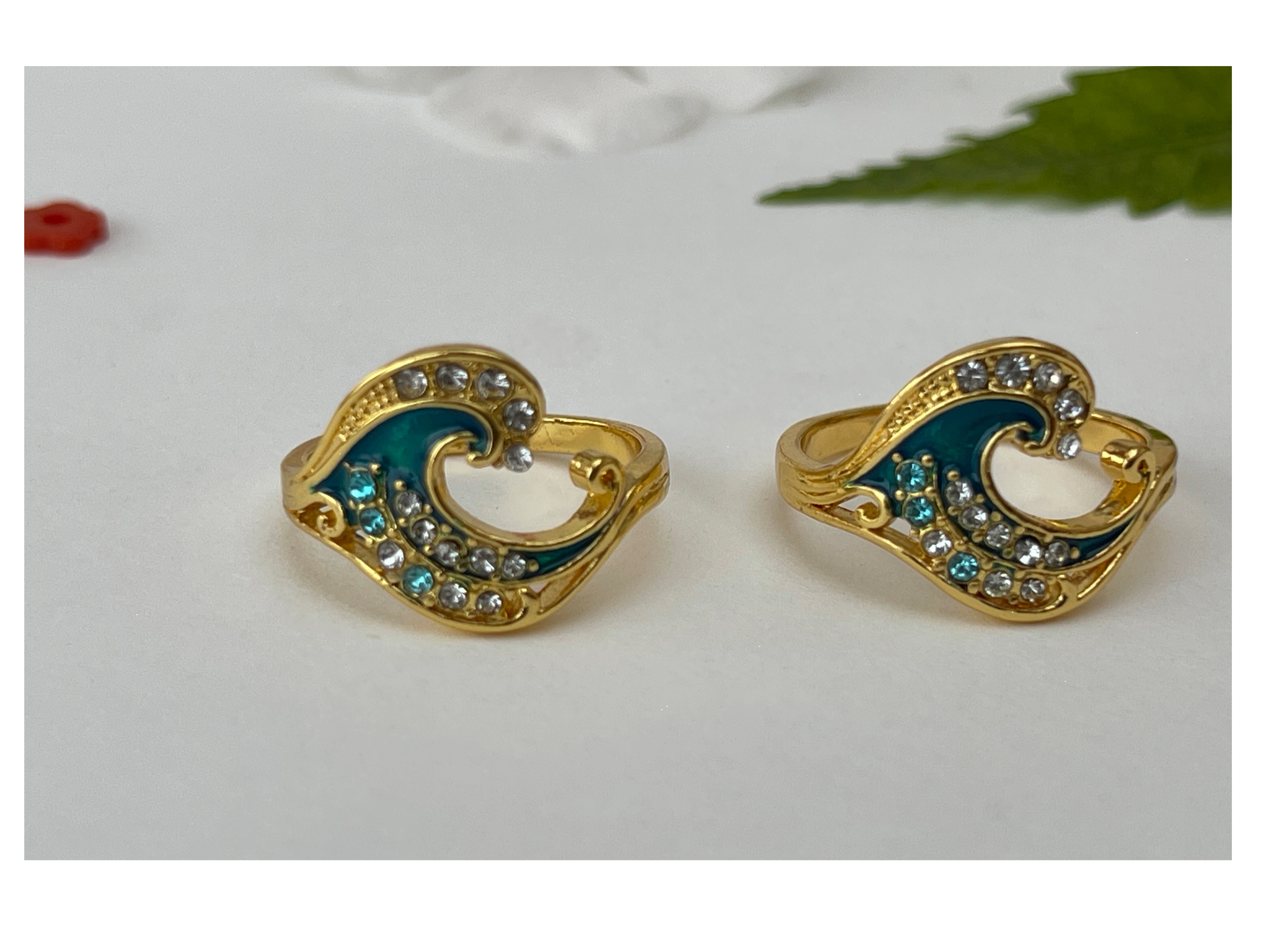 Gold Fashionable Luxury Wave creative Ring 