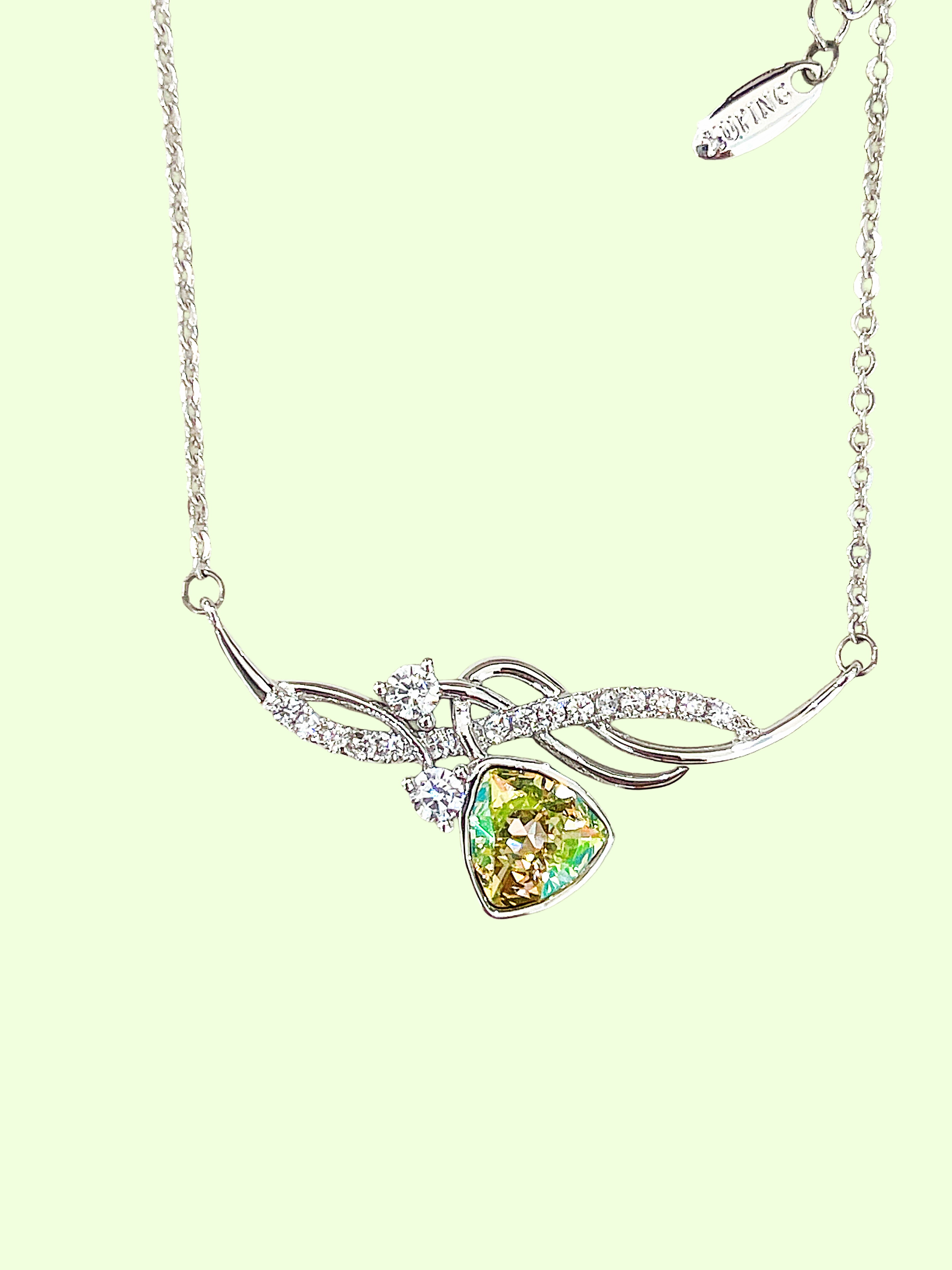 Apple Green Elegant pendant necklace