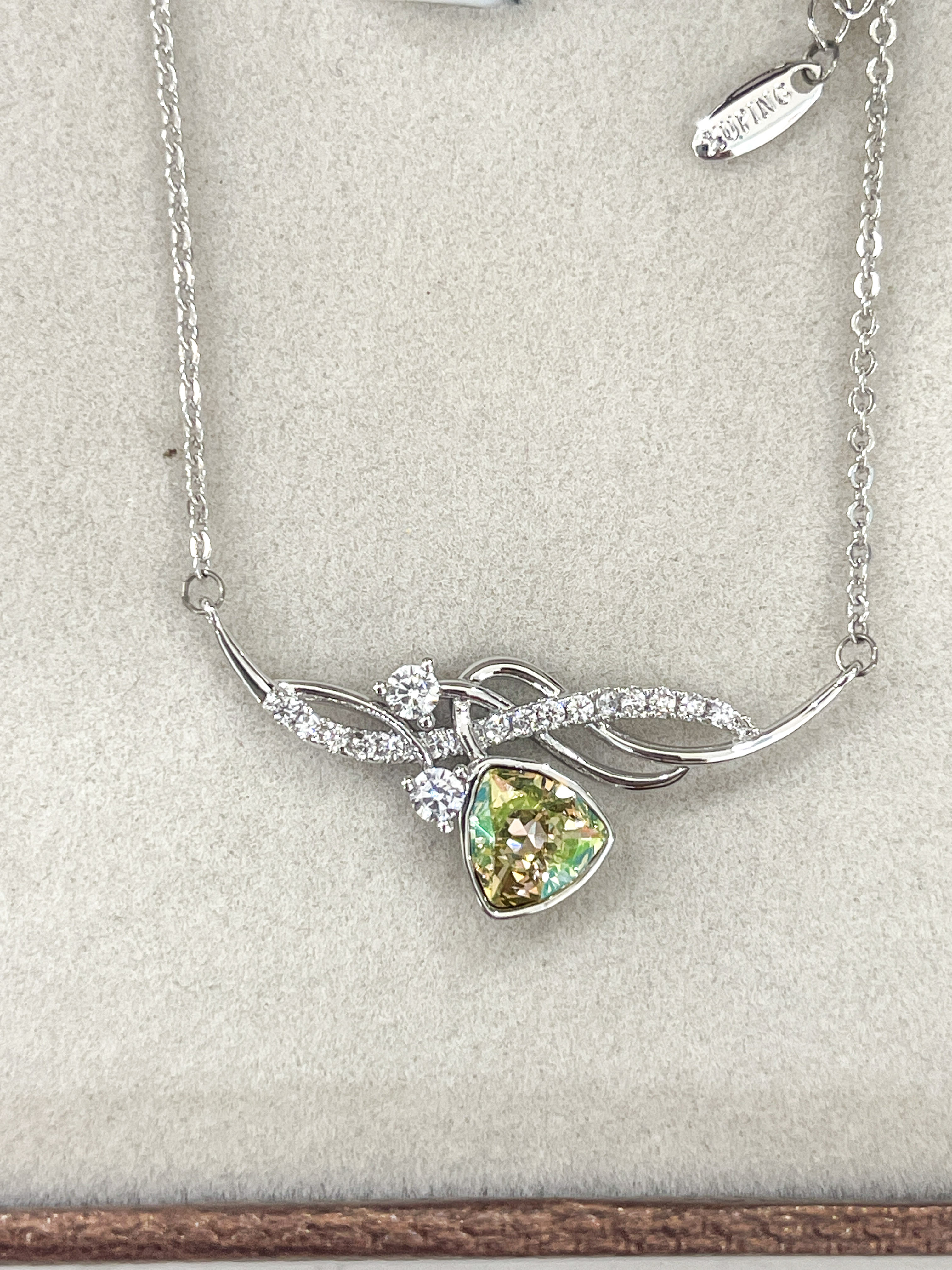 Apple Green Elegant pendant necklace