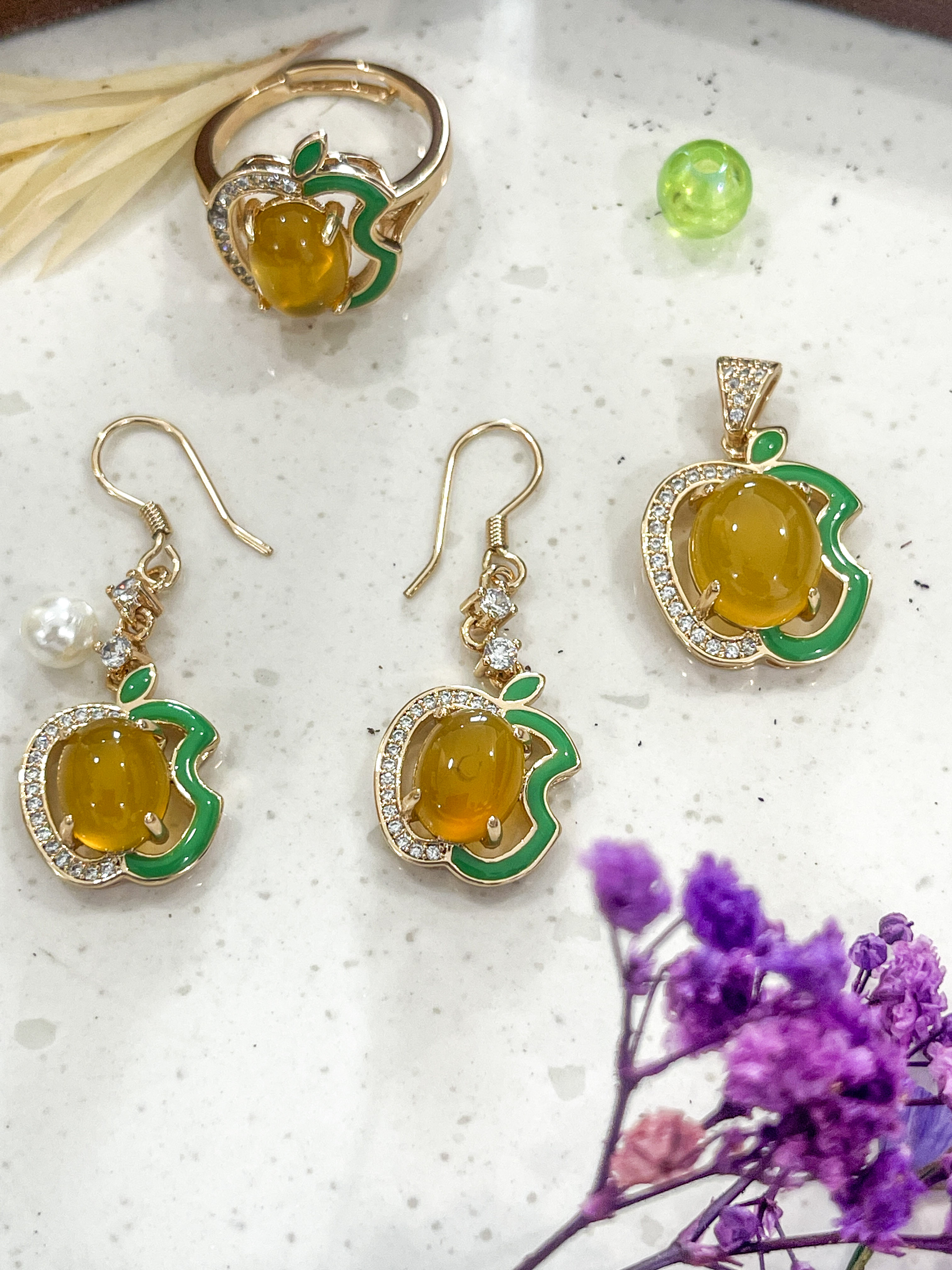Apple Shape Exclusive Set