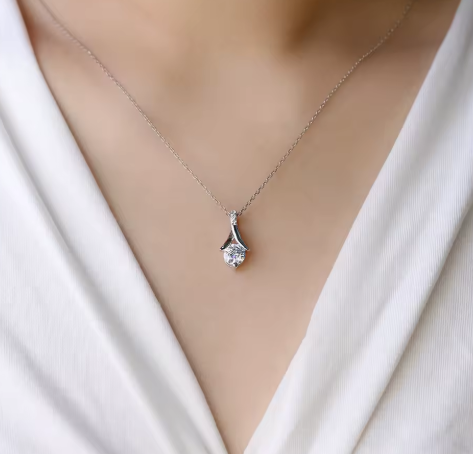 925 Sterling Silver 1ct Moissanite Ribbon shape Pendant