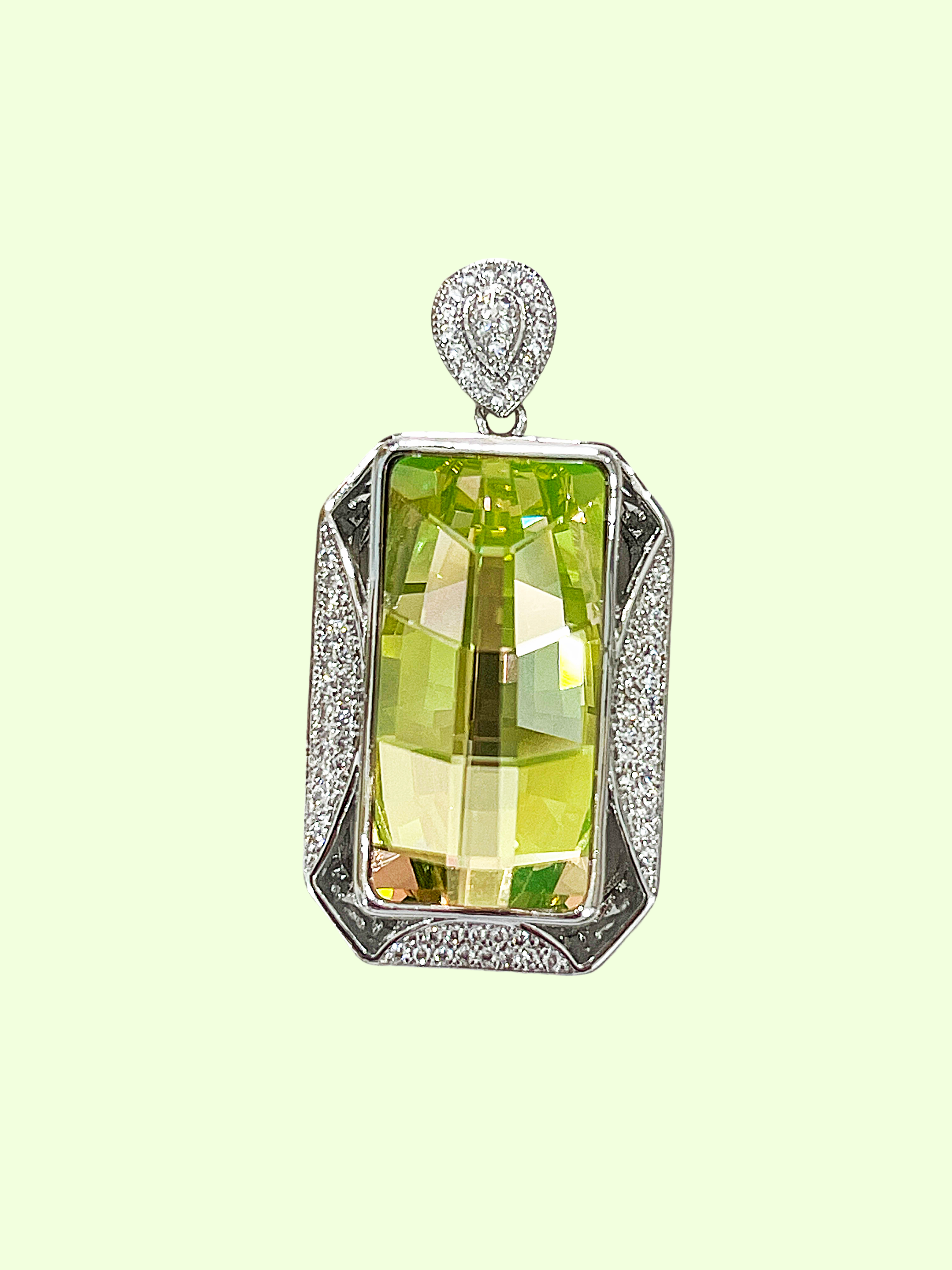 Elegant Green Gemstone Pendant